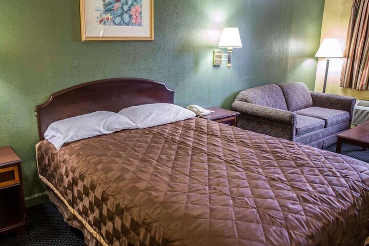 Rodeway Inn & Suites Plymouth Hwy 64
