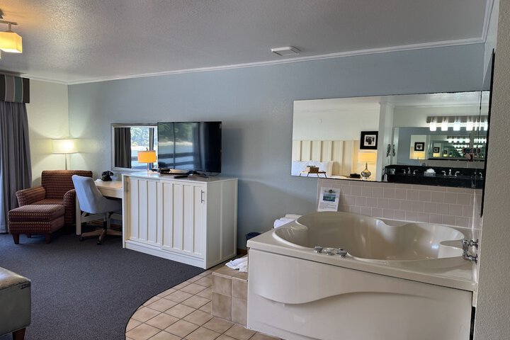 River House Inn a Baymont by Wyndham