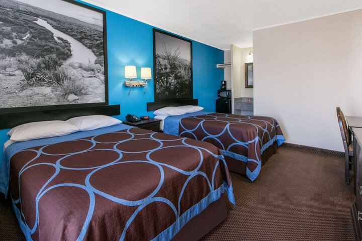 Room 4 of 16