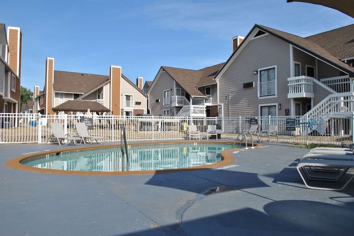 Pool 8 of 37