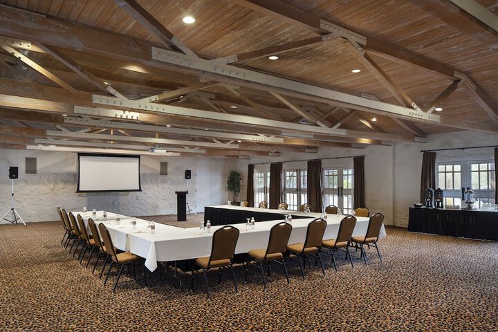 Business Center 73 of 75