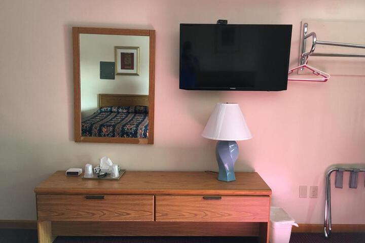 Knotty Pine Motel