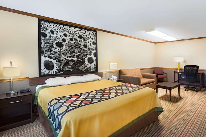 Super 8 by Wyndham New Hampton