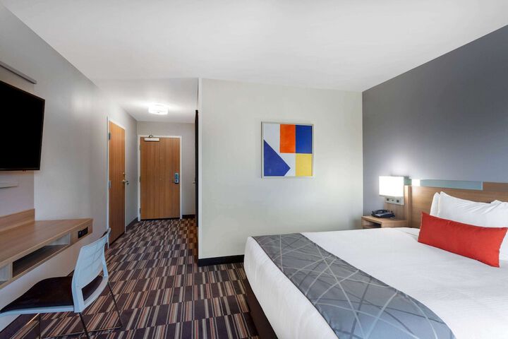 Room 16 of 38