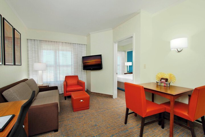 Room 12 of 27
