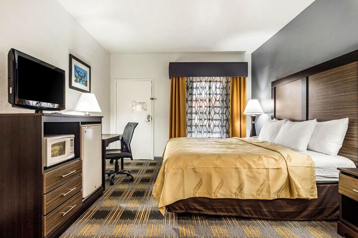 Room 10 of 28