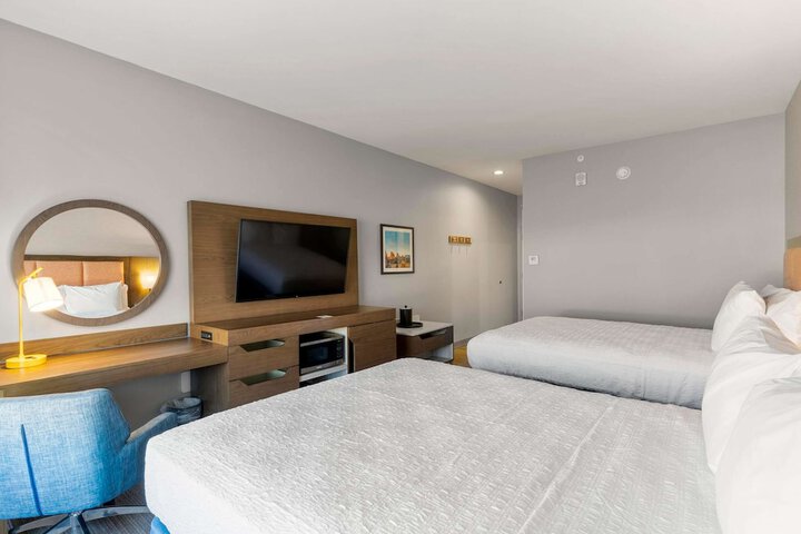 Room 14 of 32