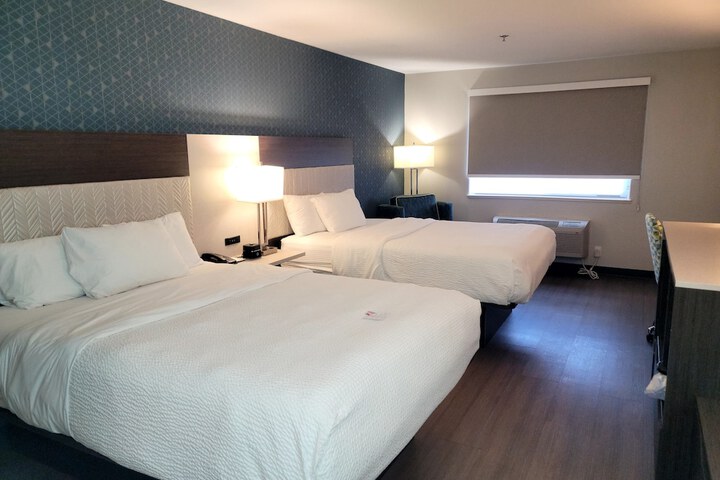 Room 10 of 32