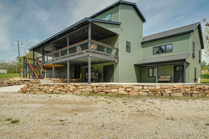 Near Wineries: Country Condo in New Haven