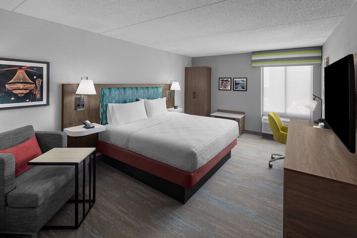Room 6 of 30