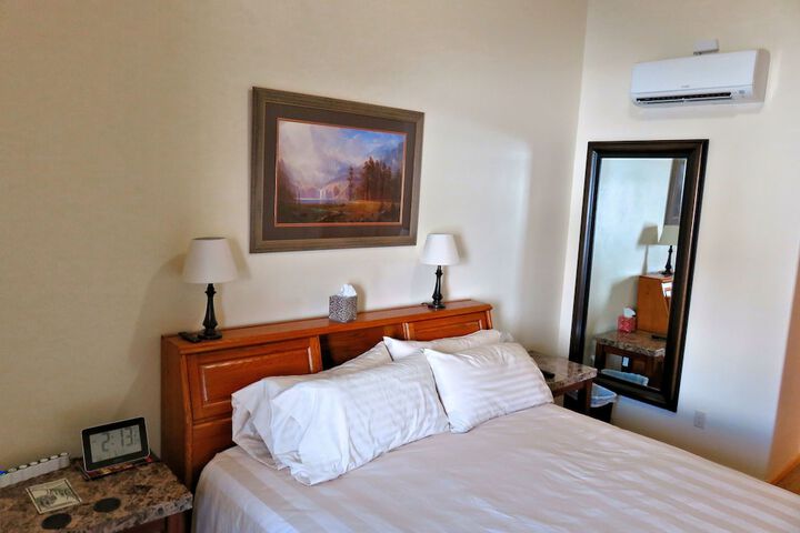 Room 25 of 82