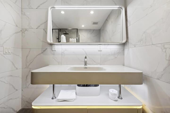 Ramada by Wyndham Flushing Queens