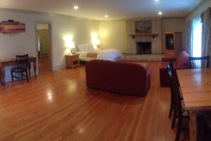 Room 27 of 33