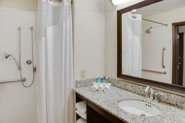 Holiday Inn Express & Suites Nevada by IHG