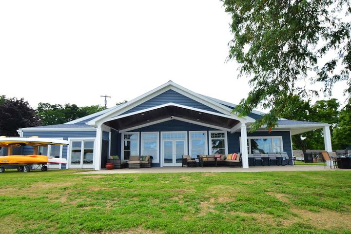 Waters Edge B & B Resort