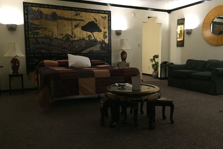 Wildwood Inn Tropical Dome & Theme Suites