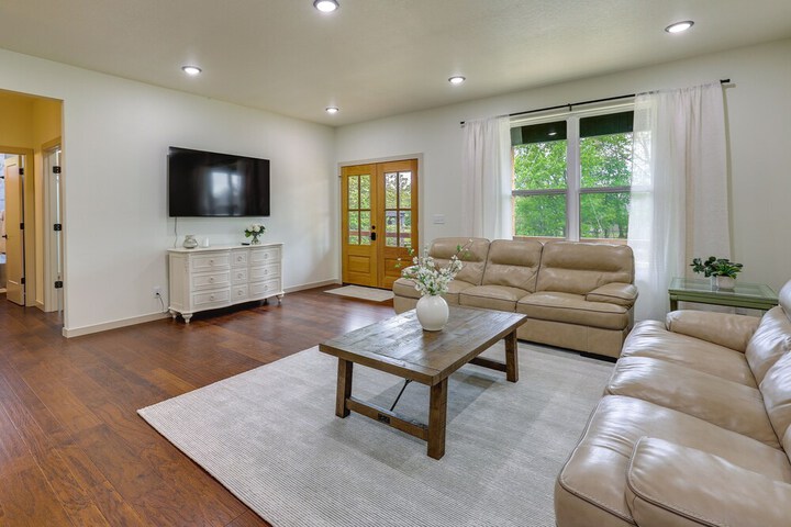 Bella Vista Vacation Rental on The Back 40 Trail!