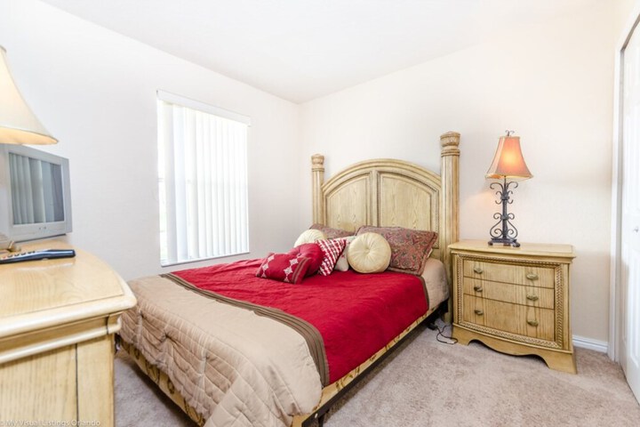 Room 10 of 27