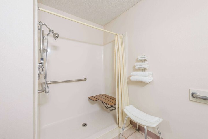 Super 8 by Wyndham Jerseyville