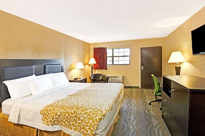 Room 9 of 14