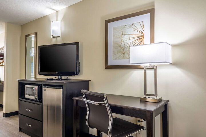 Room 6 of 30