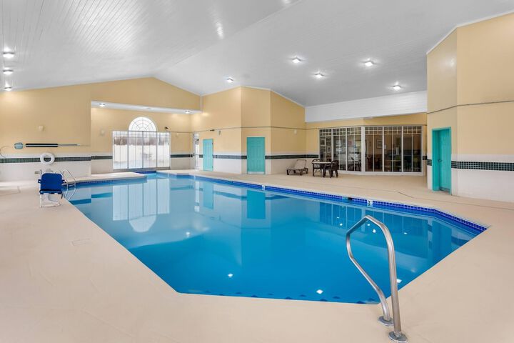 Country Inn & Suites by Radisson Beckley, WV