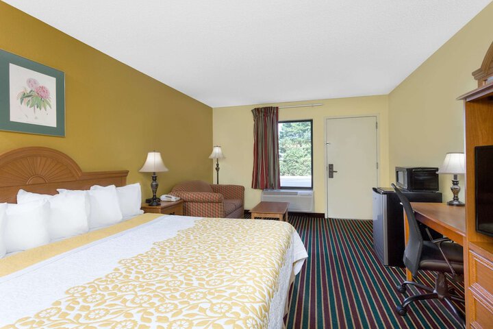 Room 5 of 16