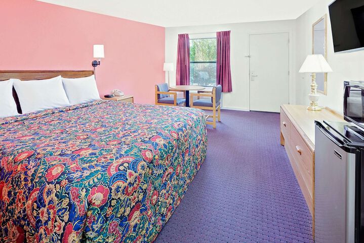 Room 8 of 15