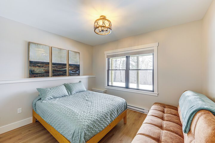 Mountain-view Home in Stoneham w / Hot Yoga Studio!
