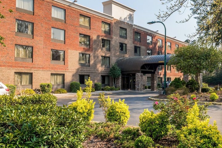 Lake Norman Inn and Suites