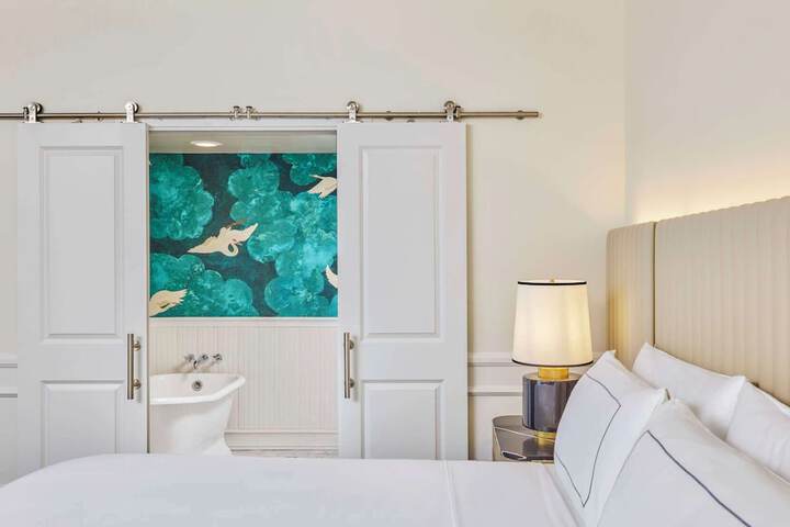 Cameo Beverly Hills LXR Hotels & Resorts
