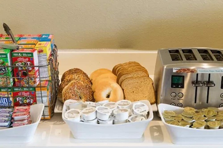 Breakfast/Coffee Service 22 of 33