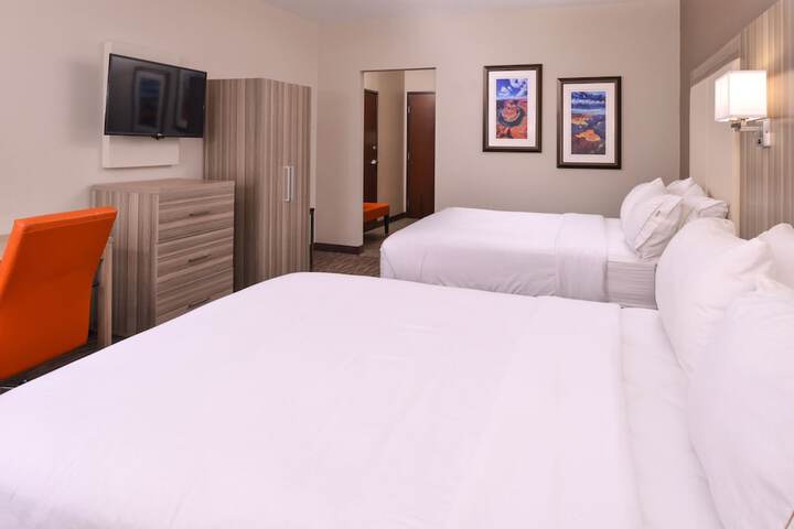 Holiday Inn Express & Suites Williams by IHG