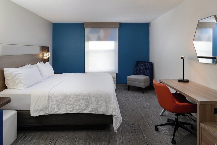 Room 33 of 77