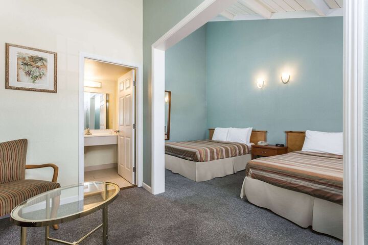 Travelodge by Wyndham Fairfield / Napa Valley