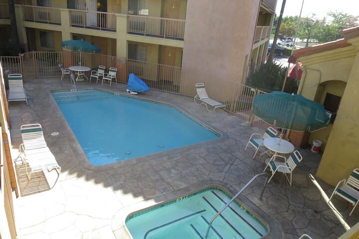Pool 14 of 60