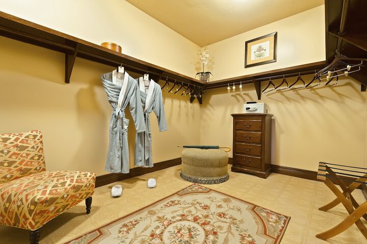 Room 40 of 103