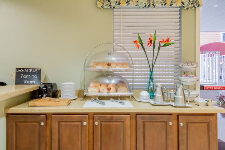 Breakfast/Coffee Service 79 of 97