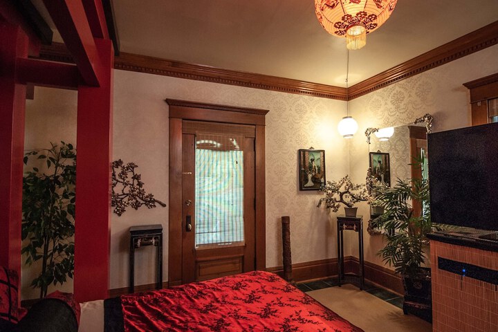 Room 38 of 216