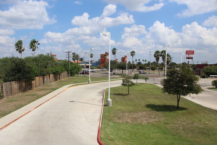 Quality Inn & Suites at the Outlets Mercedes / Weslaco
