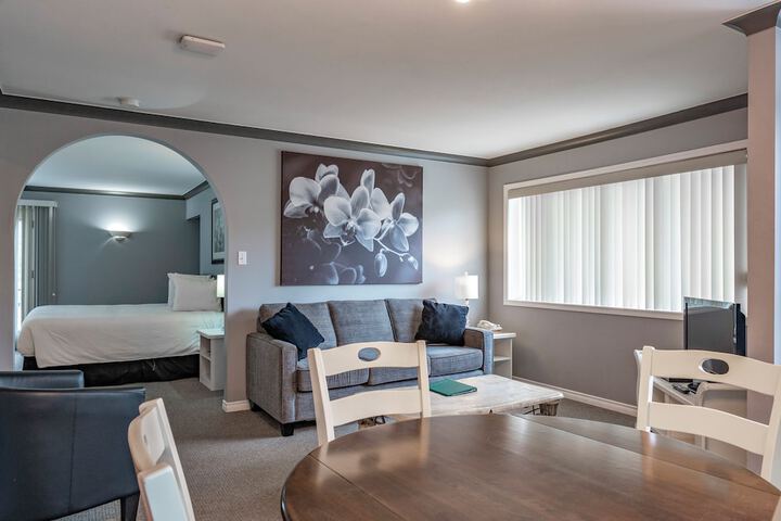 Tiki Shores Inn & Suites