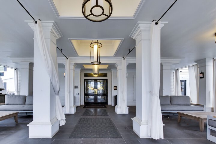 The Campbell House Lexington Curio Collection by Hilton