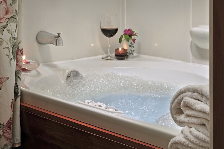 Hot Tub 39 of 44