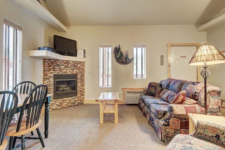Eagle Fire Lodge & Cabins