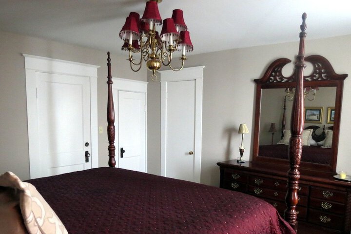 Room 11 of 18
