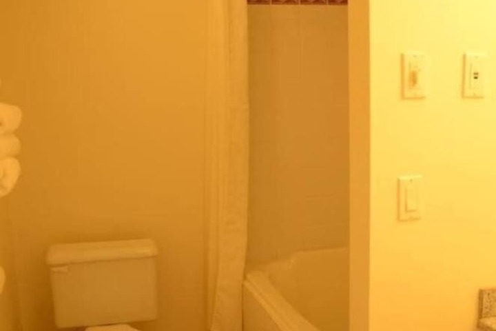 Room 23 of 38