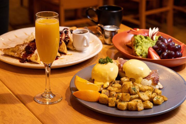 Breakfast/Coffee Service 65 of 72