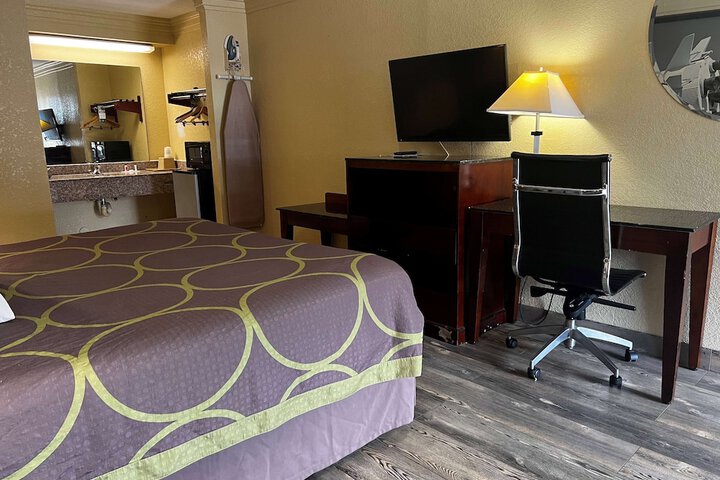 Room 17 of 24