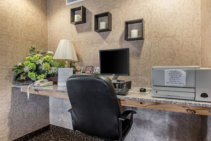 Business Center 36 of 39