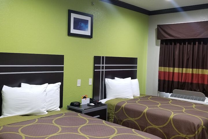 Room 13 of 47